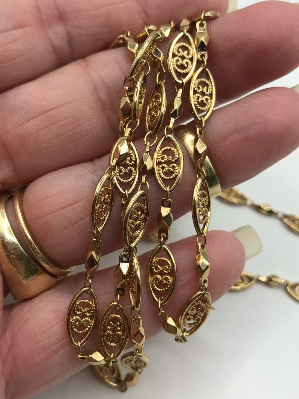 Long Gold-Tone Link Necklace & Bracelet Set with Oval Motifs - Picture 7 of 7